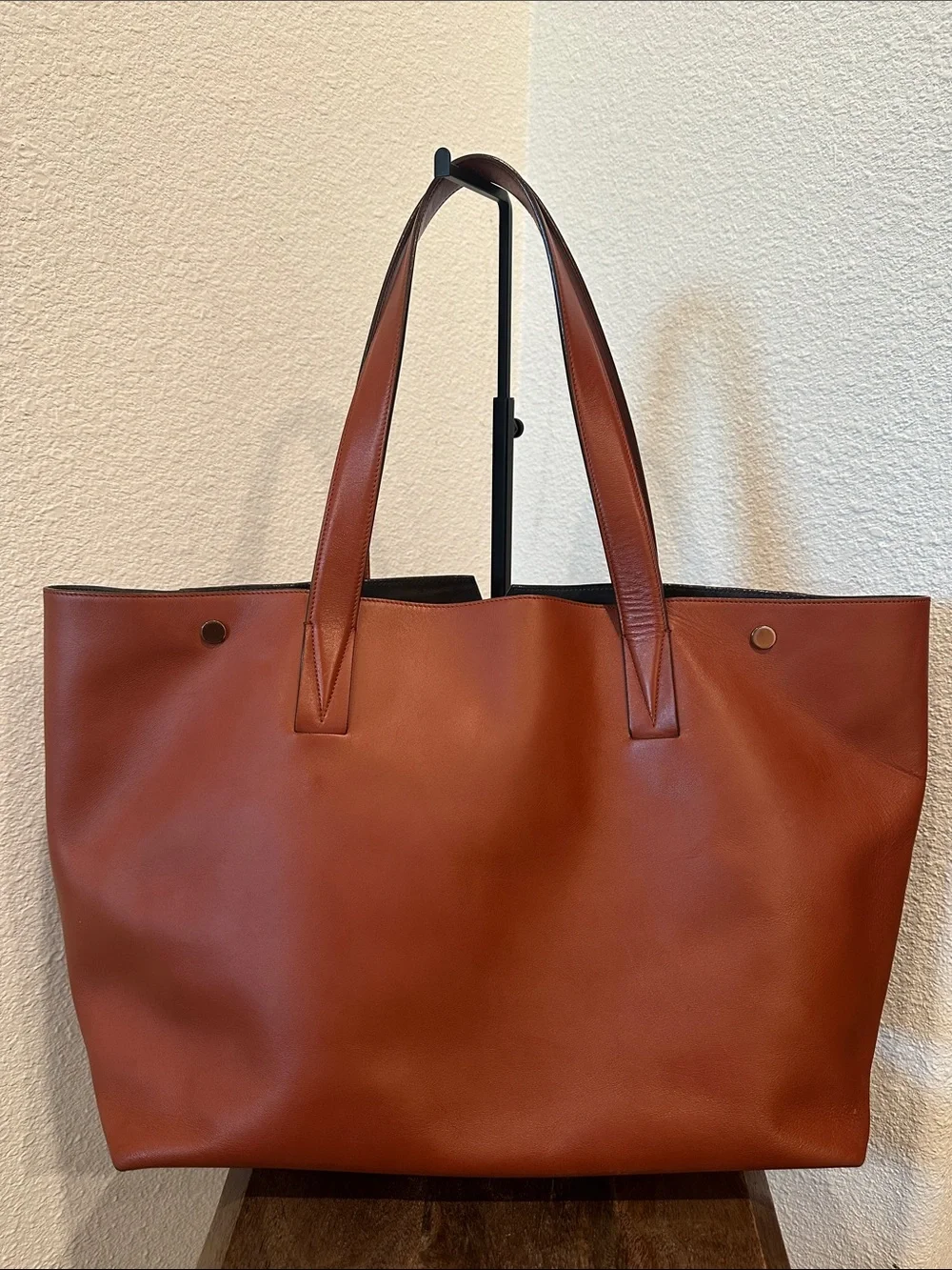 Vince Signature V Croc-Embossed Leather Tote Color Cognac